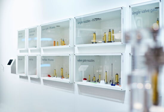 Messestand maenner thermoplay synventive mueller messebau k 2016 10