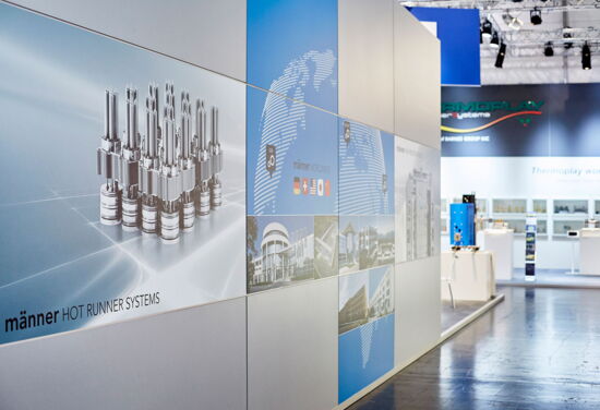 Messestand maenner thermoplay synventive mueller messebau k 2016 16