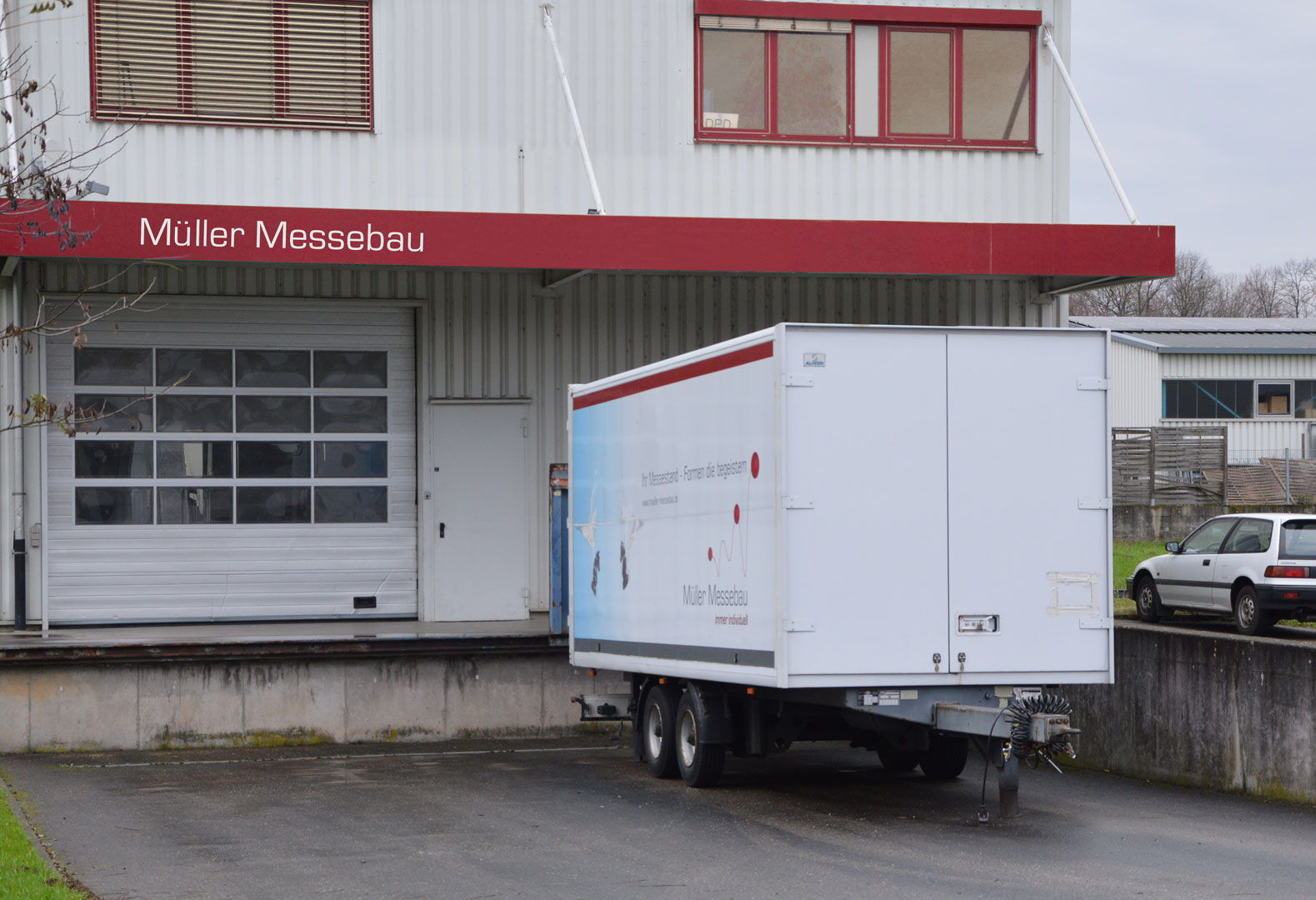 Our headquarters in Hugstetten keeps growing continuously as well and desperately needs more room. We expand our storage space to a total of 3,000 square meters.